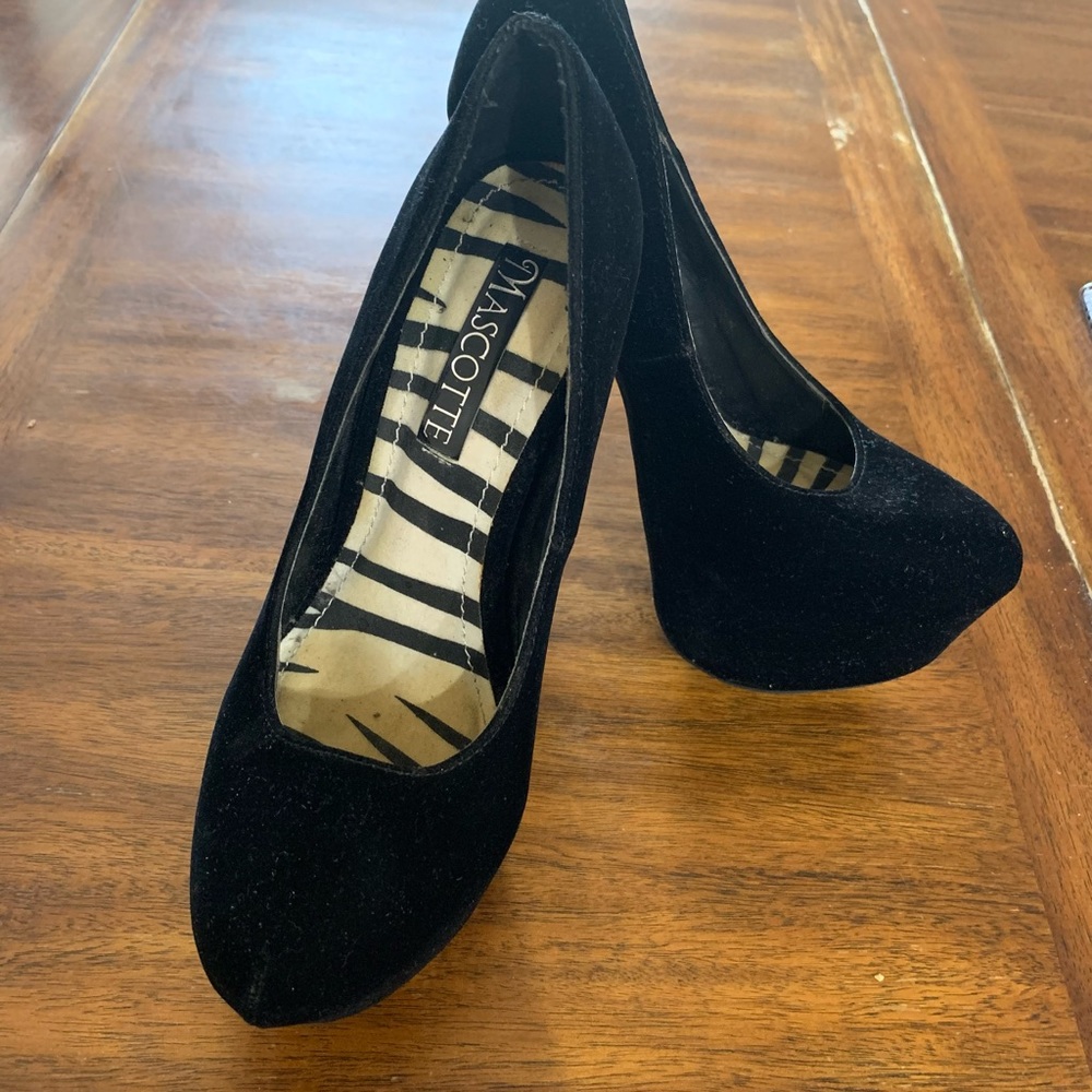 Mascotte black velvet heels